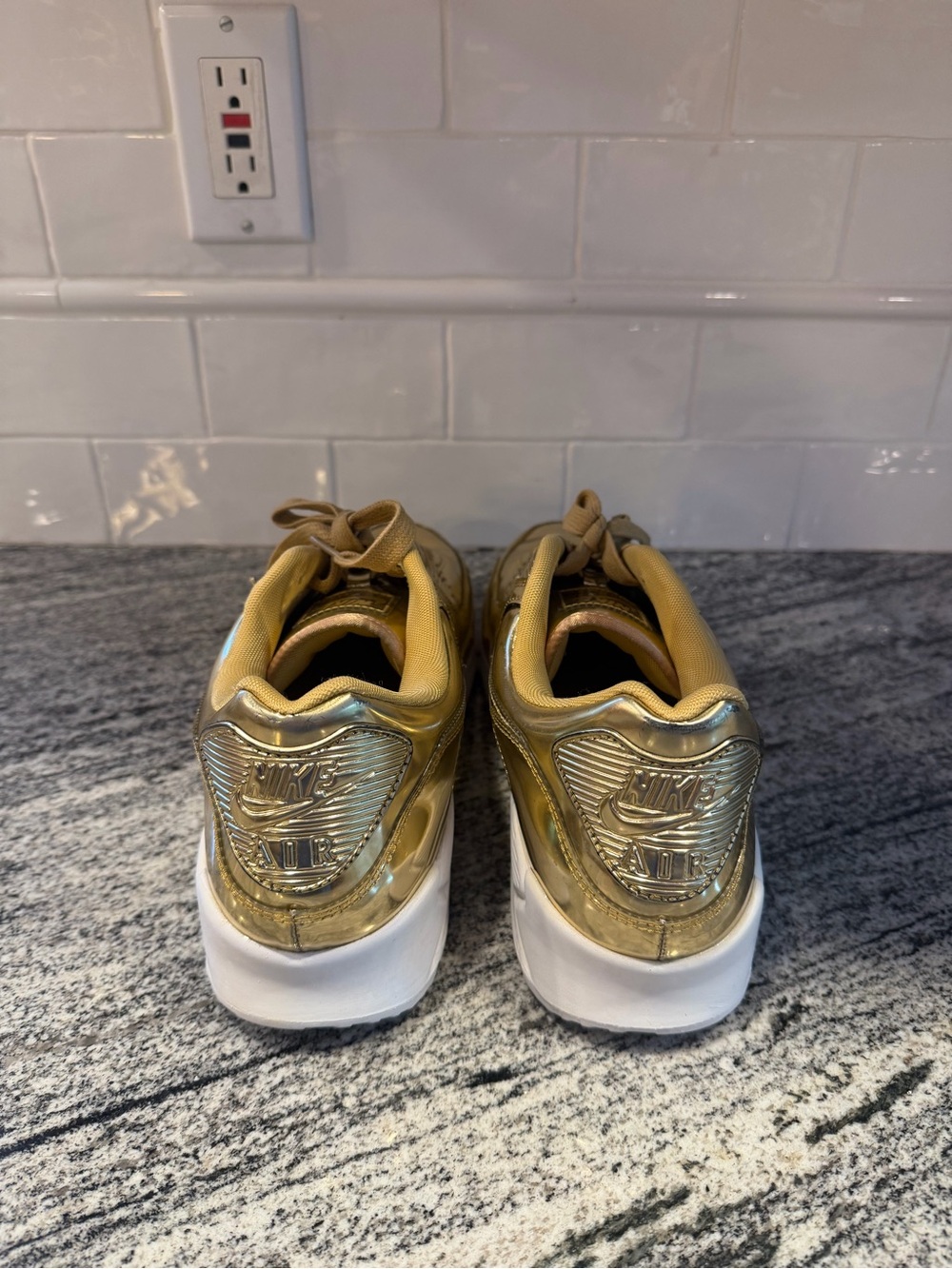 Women’s Nike Air Max 90 Metallic Pack Gold CQ6639-700 Size 13.5/Mens 12 - Picture 4 of 10